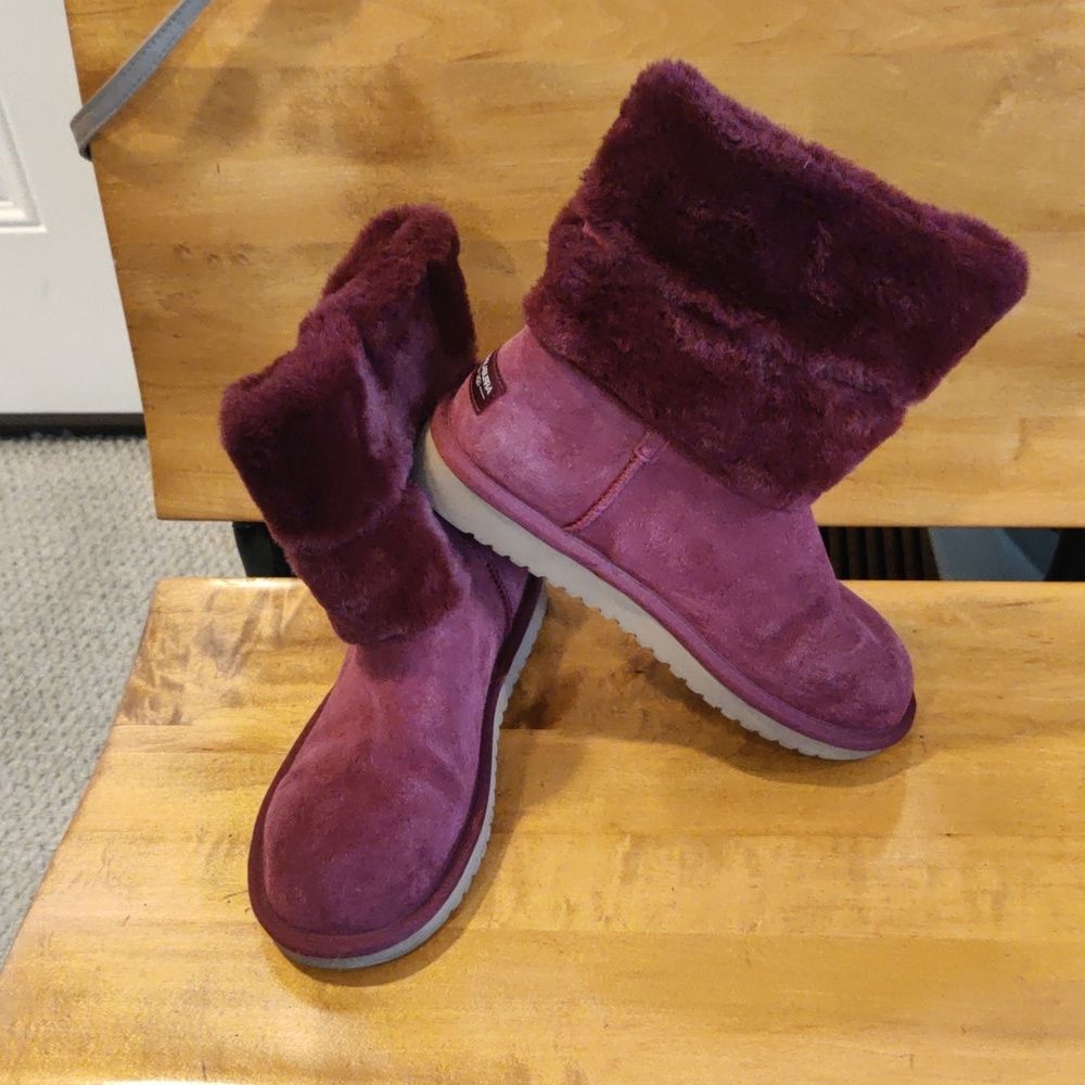 Koolaburra by Ugg Burgundy size 8 suede winter boots
